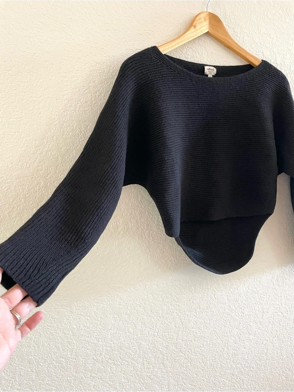 Wilfred Aritzia 100% Merino Wool Black Ribbed Crew-Neck Cropped Sweater Small
